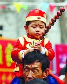 糖球會3天迎88萬人次 傳統(tǒng)燈謎遇網絡阻擊眾人忙百度