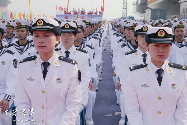 資料圖：中國(guó)遼寧艦上的女兵。