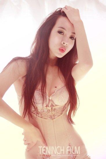 北體大?；?0后童苡萱艷照流出 蜂腰美背秒殺柳巖張馨予