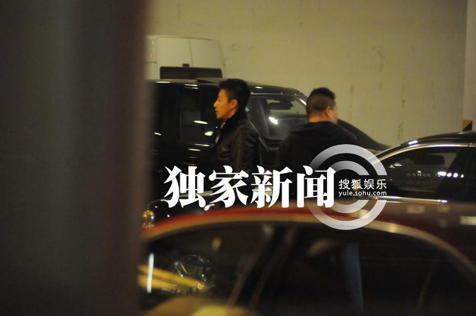 汪小菲許雅鈞坐千萬(wàn)豪車赴夜總會(huì) 保鏢成群未見(jiàn)大小S