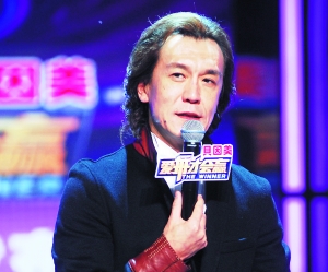 李詠?zhàn)蛉赵跍麉⒓有鹿?jié)目的錄制。