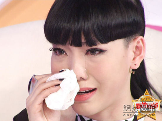 吳莫愁拭淚。