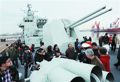 青島艦昨向市民開放 火炮導彈雷達超震撼 青島艦昨向市民開放 火炮導彈雷達超震撼