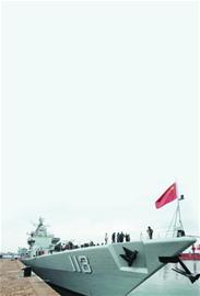 青島艦昨向市民開放 火炮導彈雷達超震撼 青島艦昨向市民開放 火炮導彈雷達超震撼